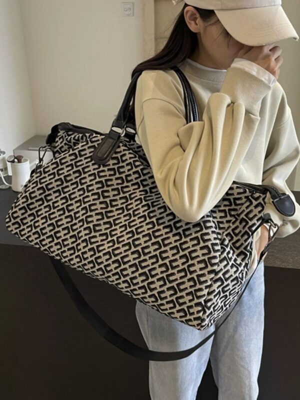 cdb70fd1-006d-4cee-a85d-3d22ad5f4a13-Max-Origin.jpg Patterned Large Capacity Travel Bag